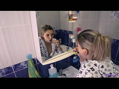 ❤️ Pijamaz jantzitako gazteekin ahozko esperma amaitzen da ipurdian - Letty Black ❤️ Porno gugan ❌❤
